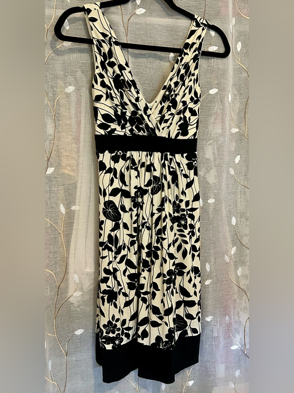 B. Smart Black & Cream Floral V-Neck Midi Dress